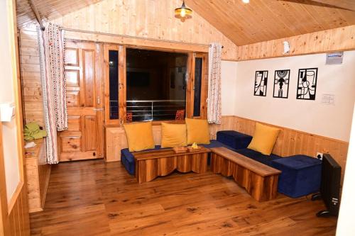 Manali Ski Chalet | Romantic loft with mountain view in manali