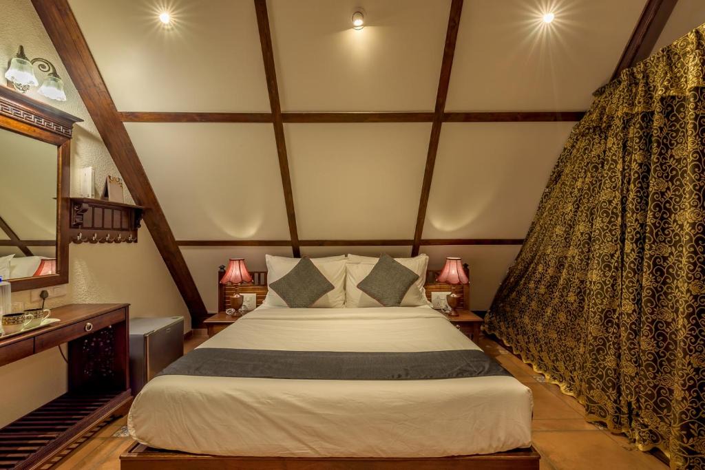 Nandanwan Villa | SaffronStays Tudor Rose -3BHK Panchgani Villa with Outdoor Bar & Pet-Friendly