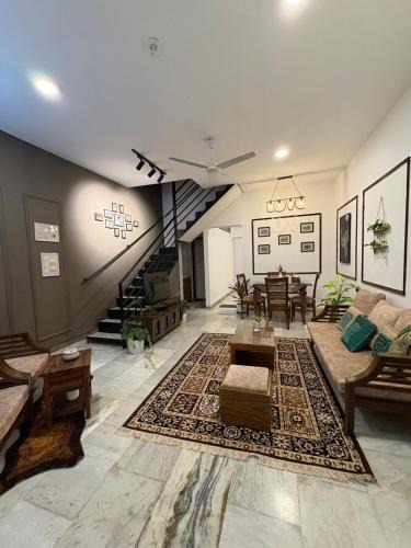 Clover Park Apartment | Saiwal Home - Walk to Airport & Phoenix Mall