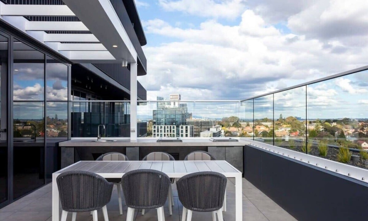 Heidelberg Heights Apartment | Samma | Modern 2-BR King Queen Bed w/Parking