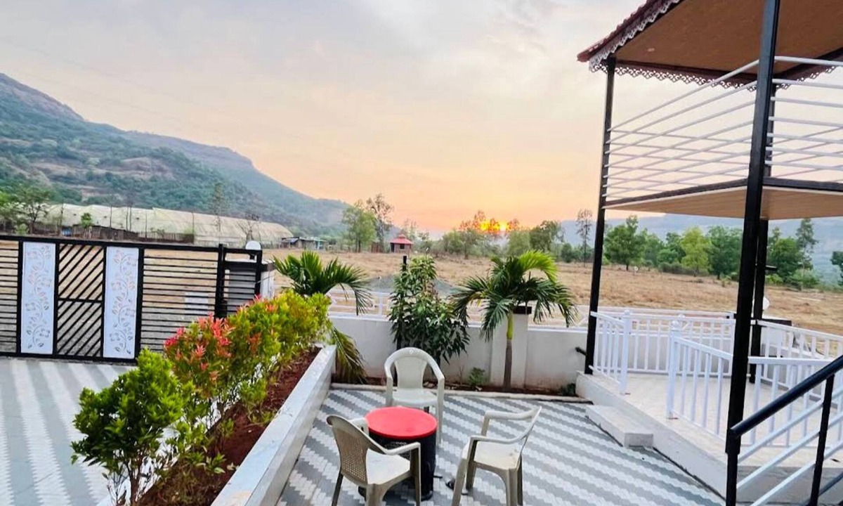 Lonavala House | Sanvi farmhouse. Hill view with waterfalls.