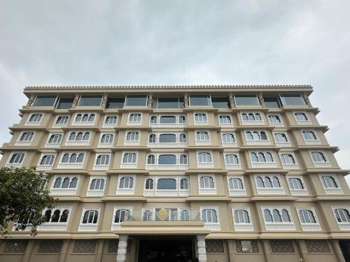 Valsad Hotel | Sarju Palace