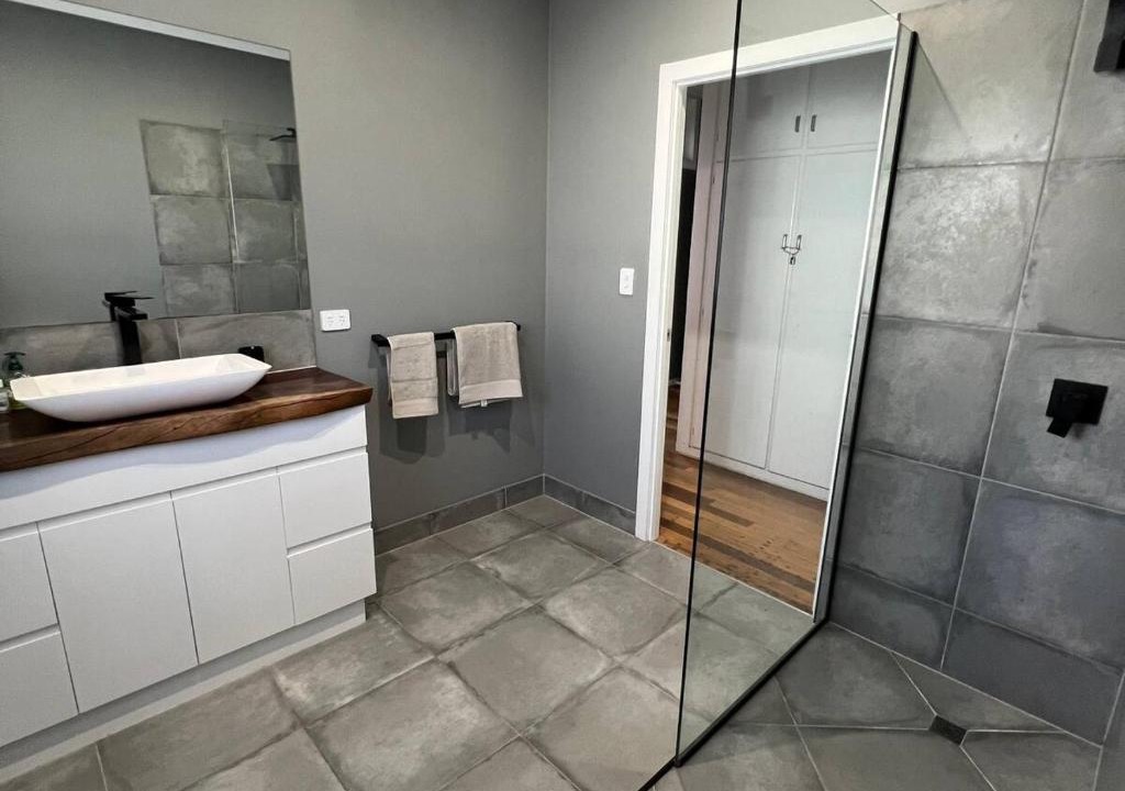 Gulliver Apartment | Secure and Ample Private Parking 3Bed 2Bath Home