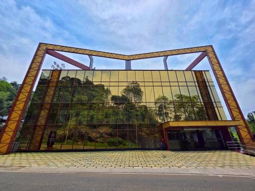 Vazhayil Hotel | Serene Horizon Thekkady