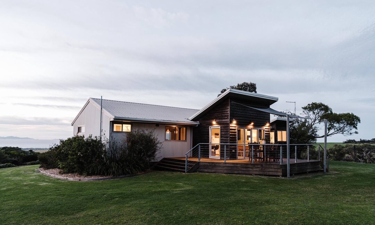Tarwin Lower House | Shellback: Panoramic Ocean Views. Fast internet. Views of Wilsons Prom.