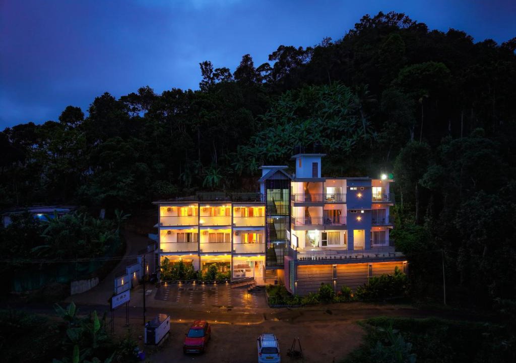 Anachal Hotel | Sky Dale Pool Resort Munnar