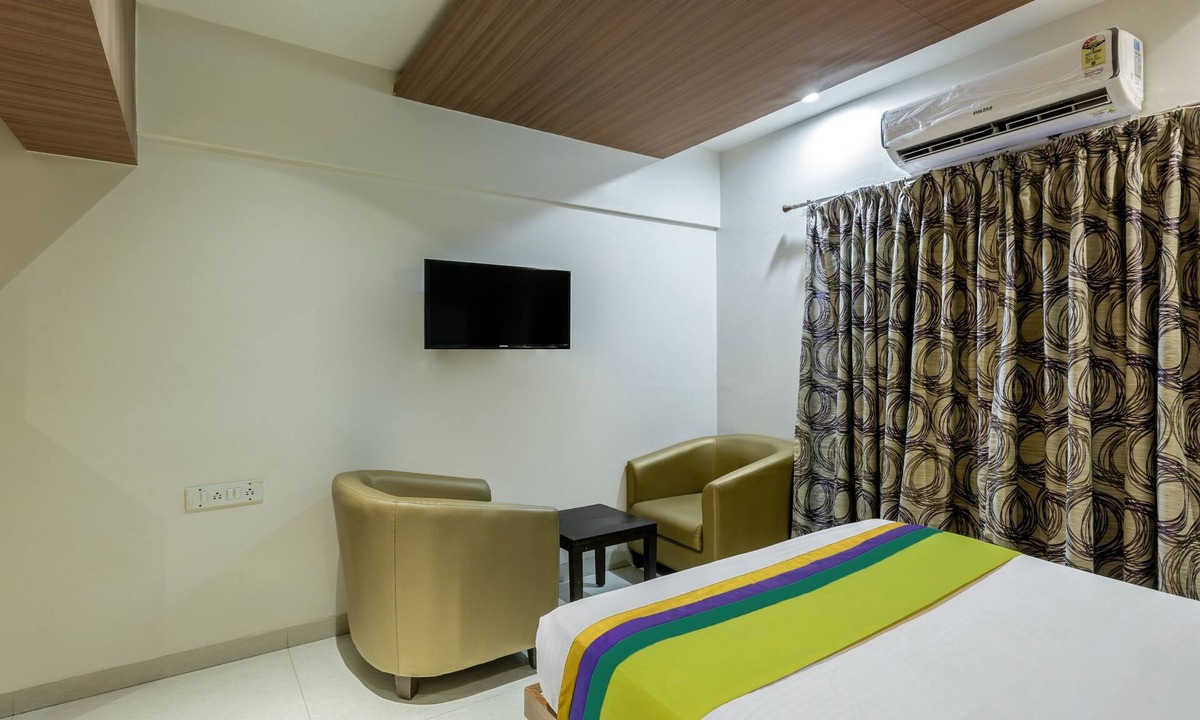 Sheshadripuram Hotel | Smilestay Hiland Suites