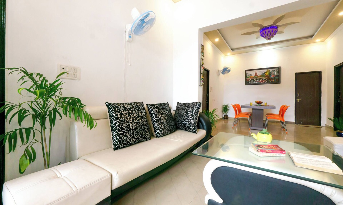 Bullawala House | Spacious 6-bedroom building in marvelous Dehradun with AC
