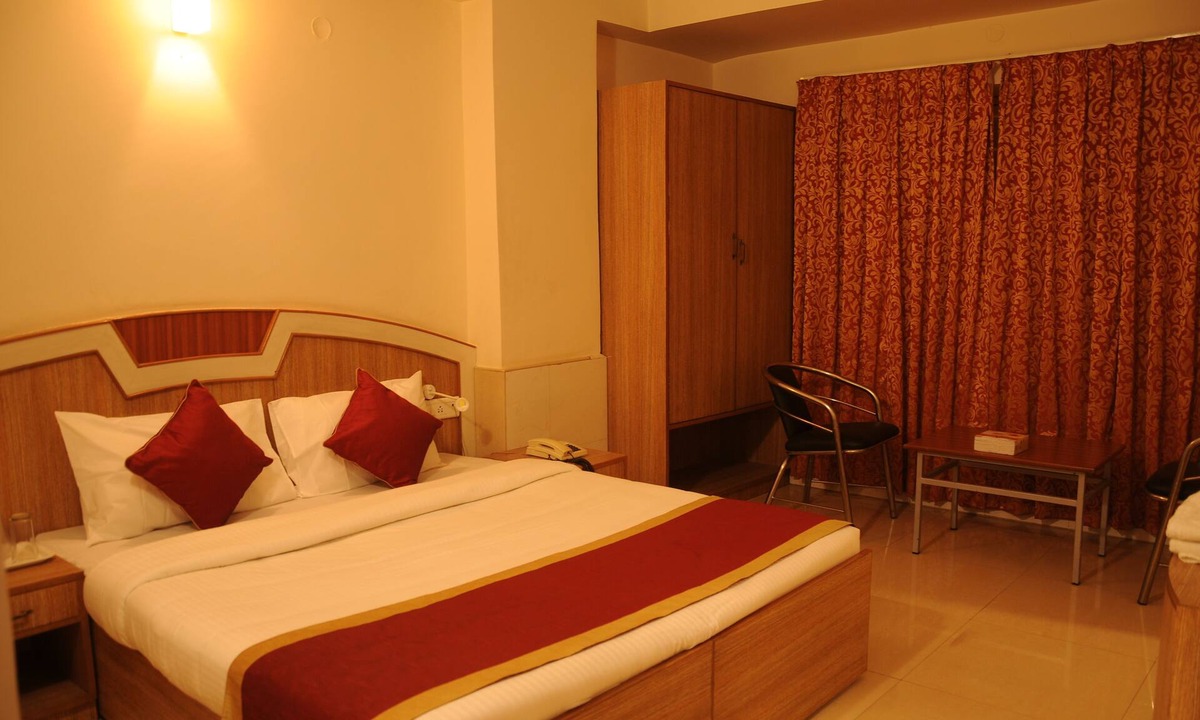 Murgesh Pallya Hotel | Srinidhi Residency