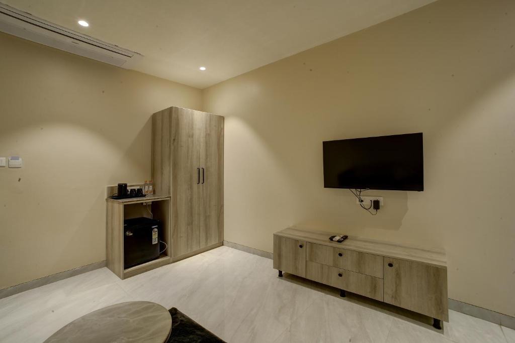 Hadapsar Hotel | StayBird Capital- Business Hotel, Magarpatta City
