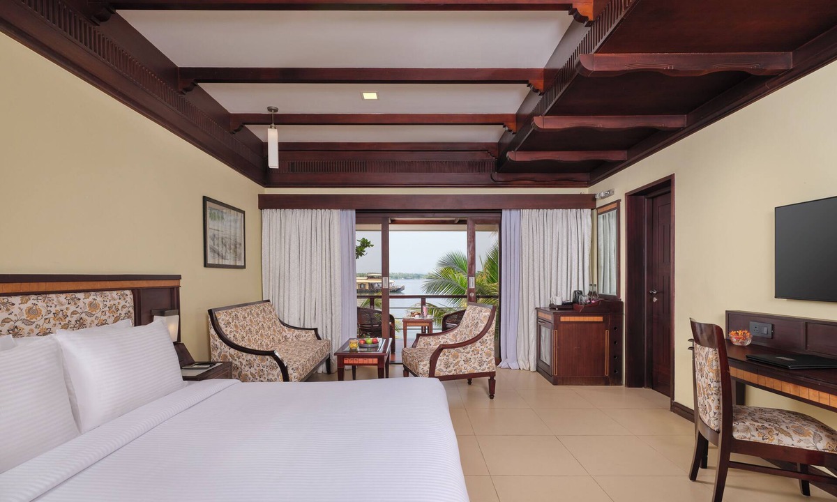 Alappuzha Hotel | Sterling Lake Palace Alleppey