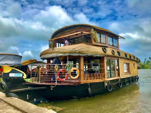 Aryad South Boat Rental | Sunbirds Premium House Boat at Alleppey Backwaters Kerala
