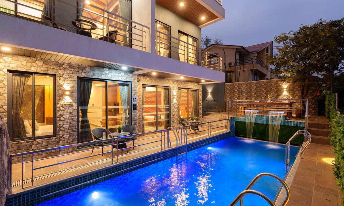 Bhim Nagar House | Sunflower Vista - 6BR Estate with Pool, Hot Tub & Hill Views, Mahabaleshwar