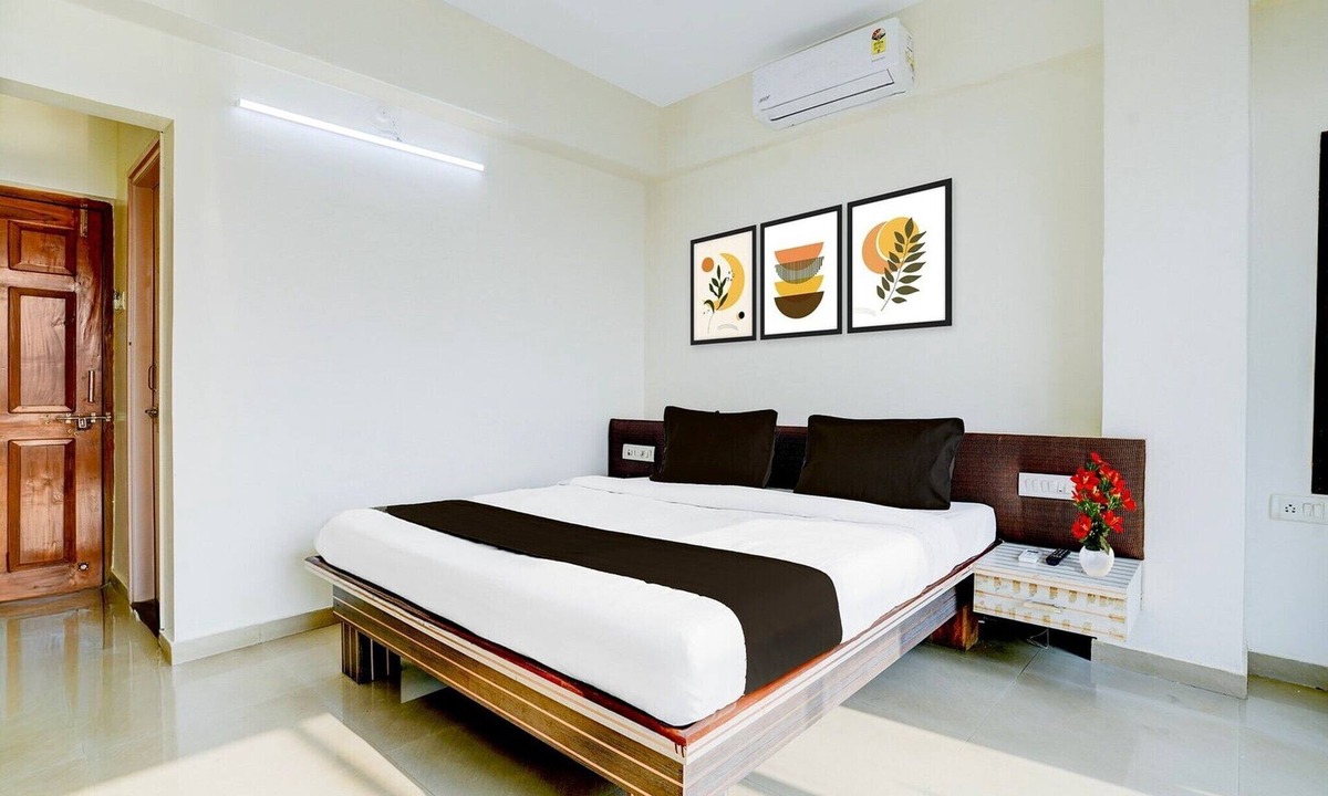 Kolhapur House | Super Hotel O Pachgaon