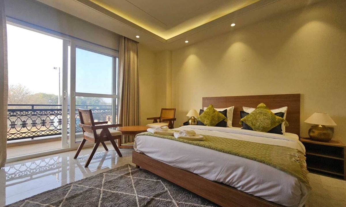Gurugram Hotel | Superior Studio with Balcony & Kitchenette