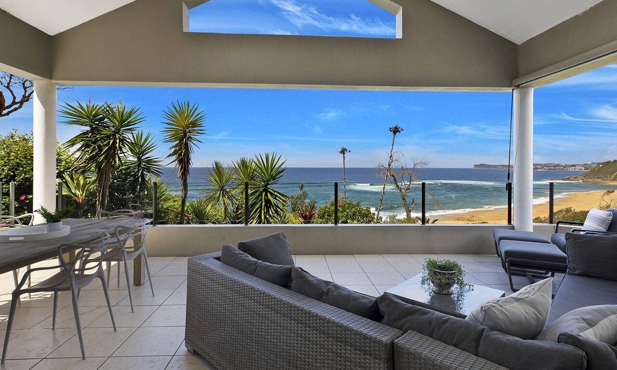 Forresters Beach House | SURFSIDE 65 - BEACHSIDE LUXURY, POOL & CINEMA