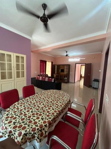 Thiruvananthapuram Apartment | Texas 5 BHK Villa for 22 pax Near Trivandrum airport 2 km padmanabha temple