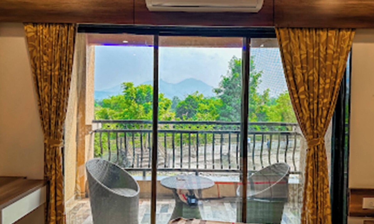 Palghar Hotel | The Byke Majestic Meadows