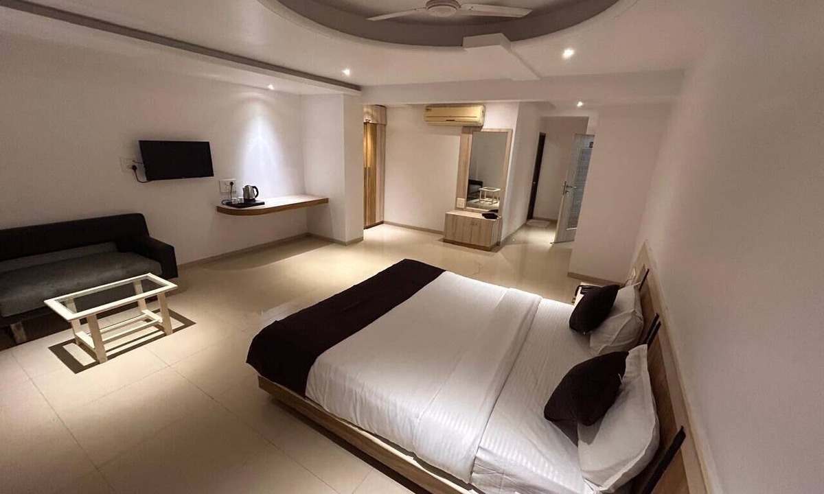 Kadachiwadi Hostel | The Neelam Executive