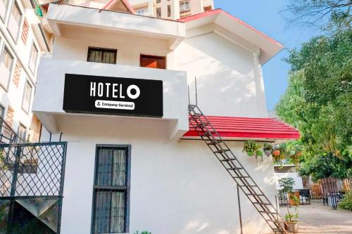 Baner Hotel | Townhouse Pune Girme Park Bus Station