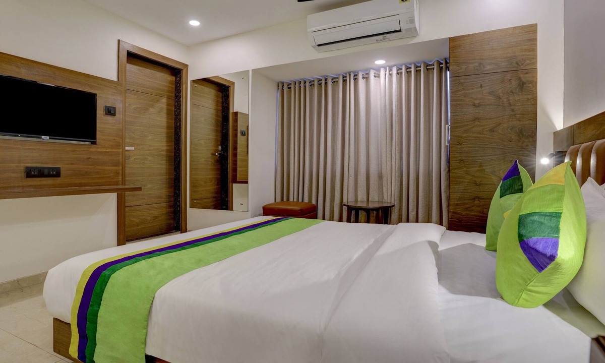 Marol Hotel | Treebo Castle Rock Inn
