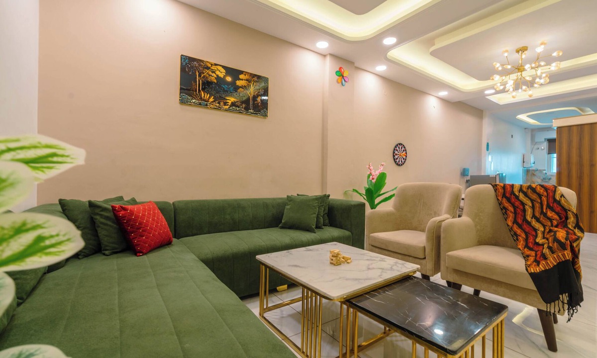 Bullawala Apartment | Tucson 2BHK Forest view by Homeyhuts