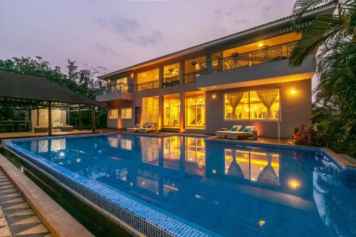 Alibaug Villa | Umber Villa by StayVista - 5BHK Luxurious Villa with a Pvt Pool & Lawn