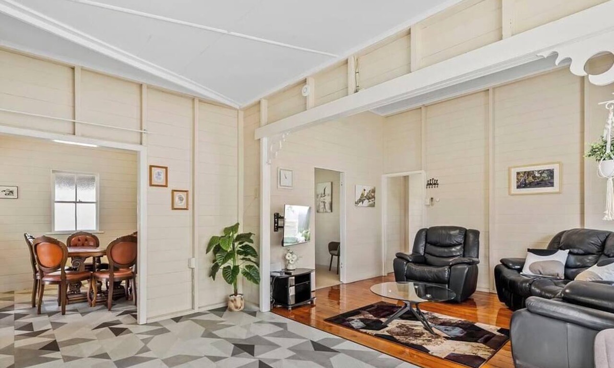 Rockhampton House | Work-Friendly Cottage | 3 Bathrooms + Parking