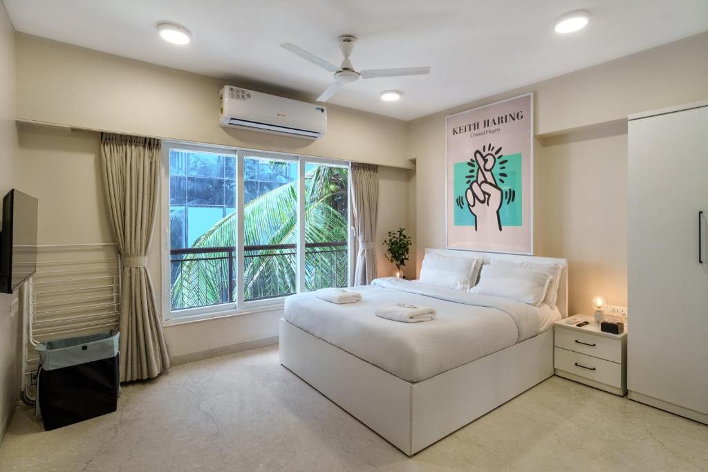 Khar House | Zen C - Private Room in Shared 3BHK