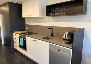Midnight Luxe 1 BR Executive Apartment in the heart of Braddon Pool Sauna Secure Parking Wine WiFi Netflix in Canberra