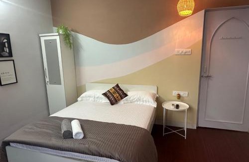 Koregaon Park Apartment | Flow: Private Studio in Koregaon Park. WiFi AC SmartTv