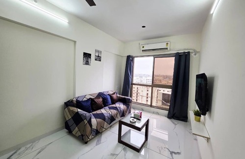 Kurla West Apartment | 1Bhk Service Apartment In BKC Crown - 1208 By Florastays
