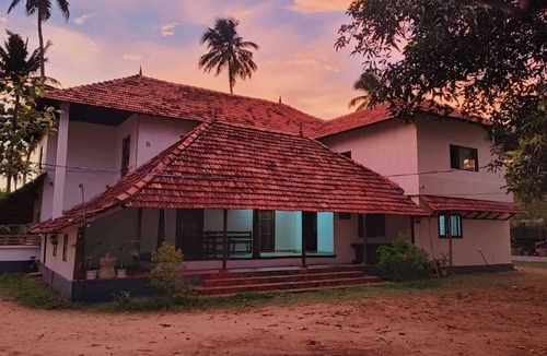 Quilon Cottage | 20 meter to private beach/2BR/thodiyil BeachView