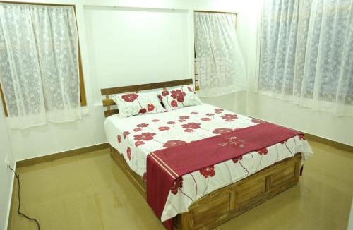 Thodupuzha Apartment | 4 Bed Flat - Sleeps 8 - Pets - Smoking - Parking