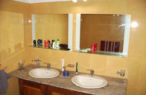 Kumaranalloor Apartment | 4 Bedroom House at Kottayam Town Ac 812'983'5682 Germa'n villa