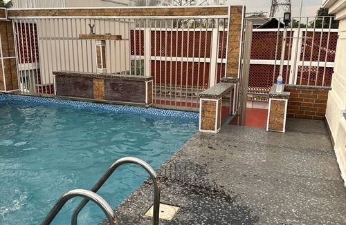 Kaloor House | “4-Bedroom Luxury Home with Private Upstairs Pool”