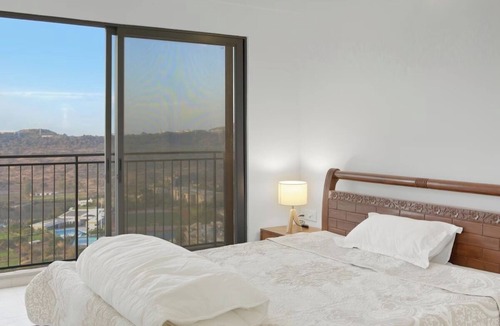 Paud Apartment | 4BHK flat 5 min drive from Oxford Golf Resort Pune and Flame university