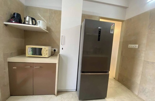 Bandra East Apartment | 5 Star Luxury ✪ Pool, Gym ✪ Near Airport ✪ BKC ✪