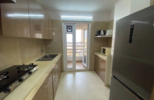Bandra East Apartment | 5 Star Luxury ✪ Pool, Gym ✪ Near Airport ✪ BKC ✪