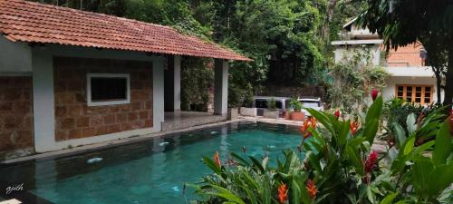 Sulthan Bathery House | 5BR Plantation Villa with Private Pool for Family