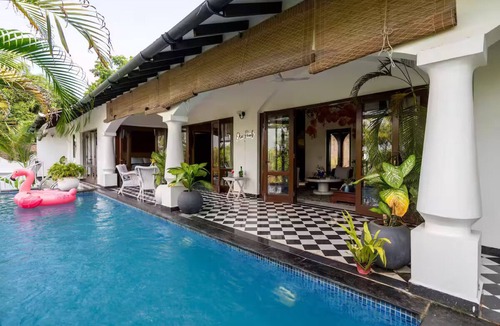 Alto de Porvorim Villa | A River Front Villa with Pool