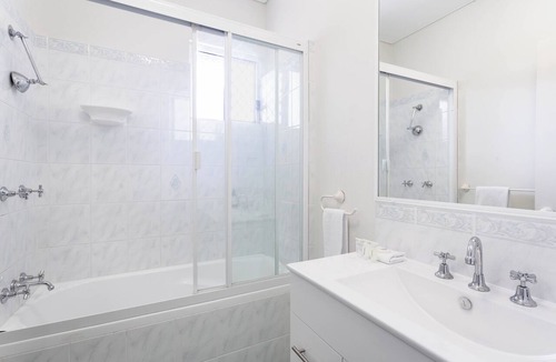 Yeppoon Apartment | Absolute beachfront - and your own private swimming pool!?