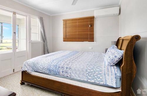 Barlows Hill House | ABSOLUTE BEACHFRONT WITH A POOL