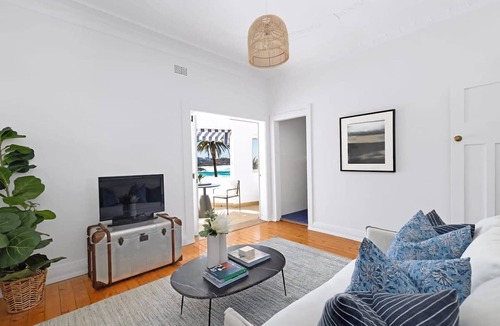 Bronte Apartment | Absolute Seafront Bronte