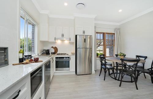 Maitland House | Accommodation Hunter - Adams Street Maitland