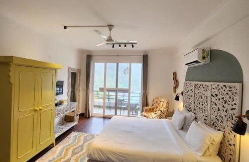 Tapovan Apartment | Aloha on The Ganga&mountain view 2BHK by AlmostHeaven