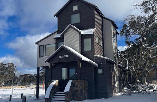 Dinner Plain Ski Chalet | Alpine Edge