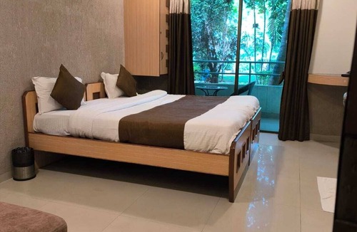 Girinagar Hotel | Aquarius Resort