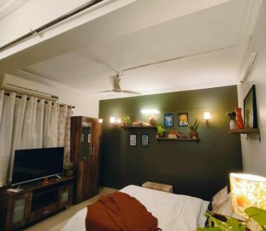 Mundhwa Apartment | Asthetic Private Studio with Balcony Smart TV WIFI Kichenette Wsahing Machine Iron