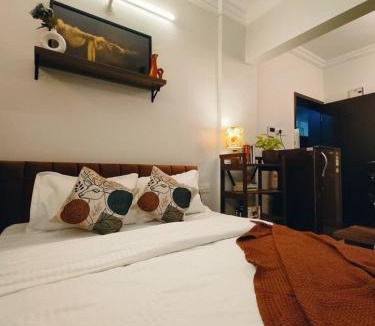 Mundhwa Apartment | Asthetic Private Studio with Balcony Smart TV WIFI Kichenette Wsahing Machine Iron